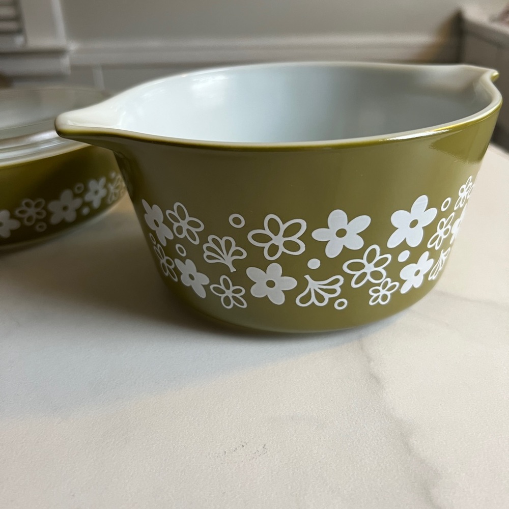 Lazy daisy Pyrex 1 quart  casserole dish